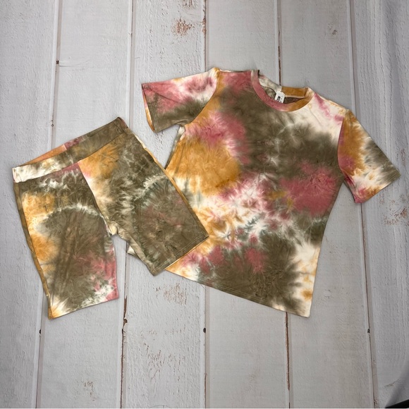 NWT Women’s Two-Piece Tie-Dye Lounge Set Short Sleeve Top & Pants SIZE MEDIUM - Picture 3 of 8